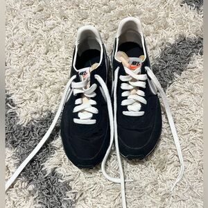 Nike Black and White Sneakers- Size 8